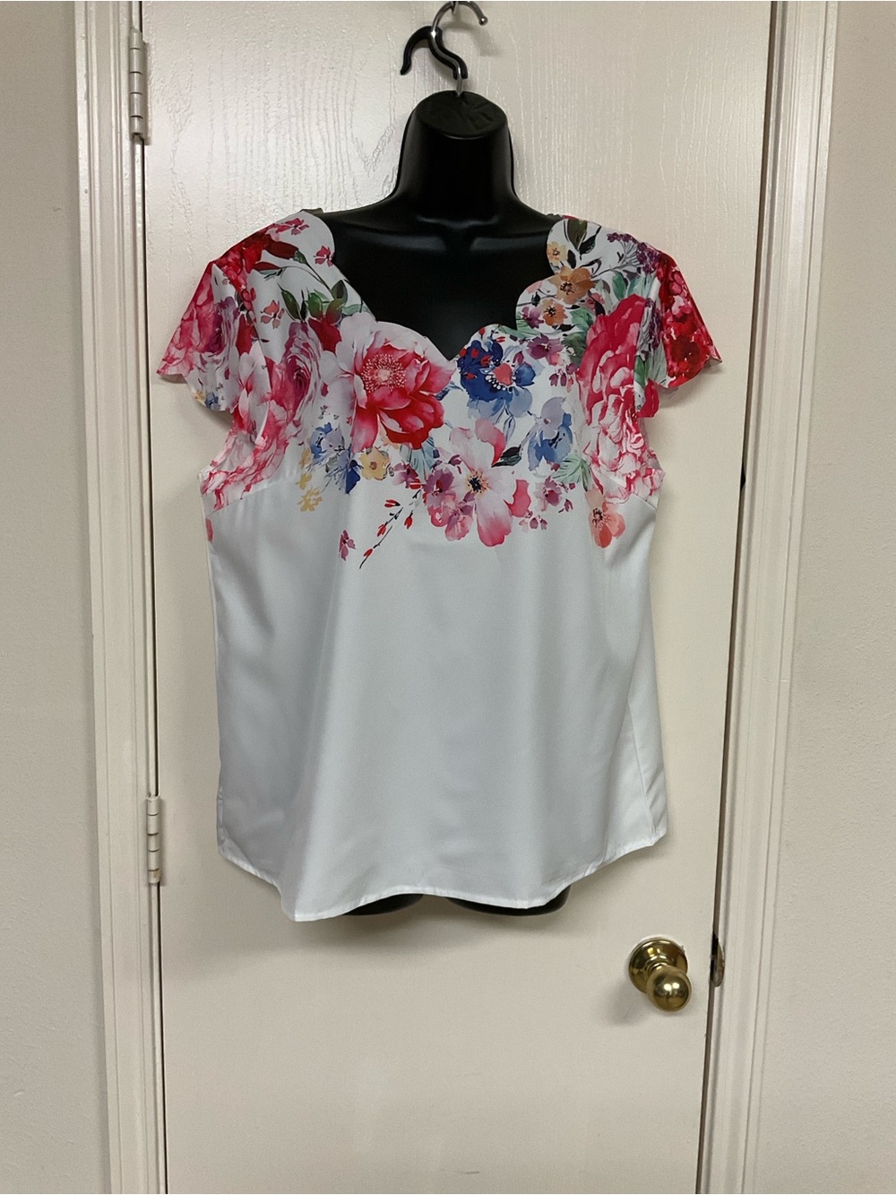 Floral Cap-Sleeve Blouse in White with Pink & Red Floral Yoke